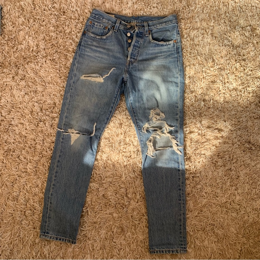 Levi’s 501 Short Medium Wash Distressed Jeans - Picture 5 of 8